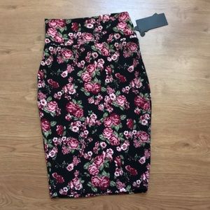 NWT Skirt with Floral Design🌸